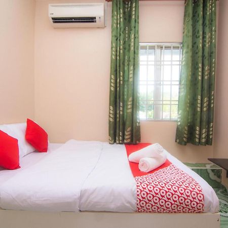 Oyo 1224 Hotel Hajah Rohayah Tanjong Malim Exterior photo