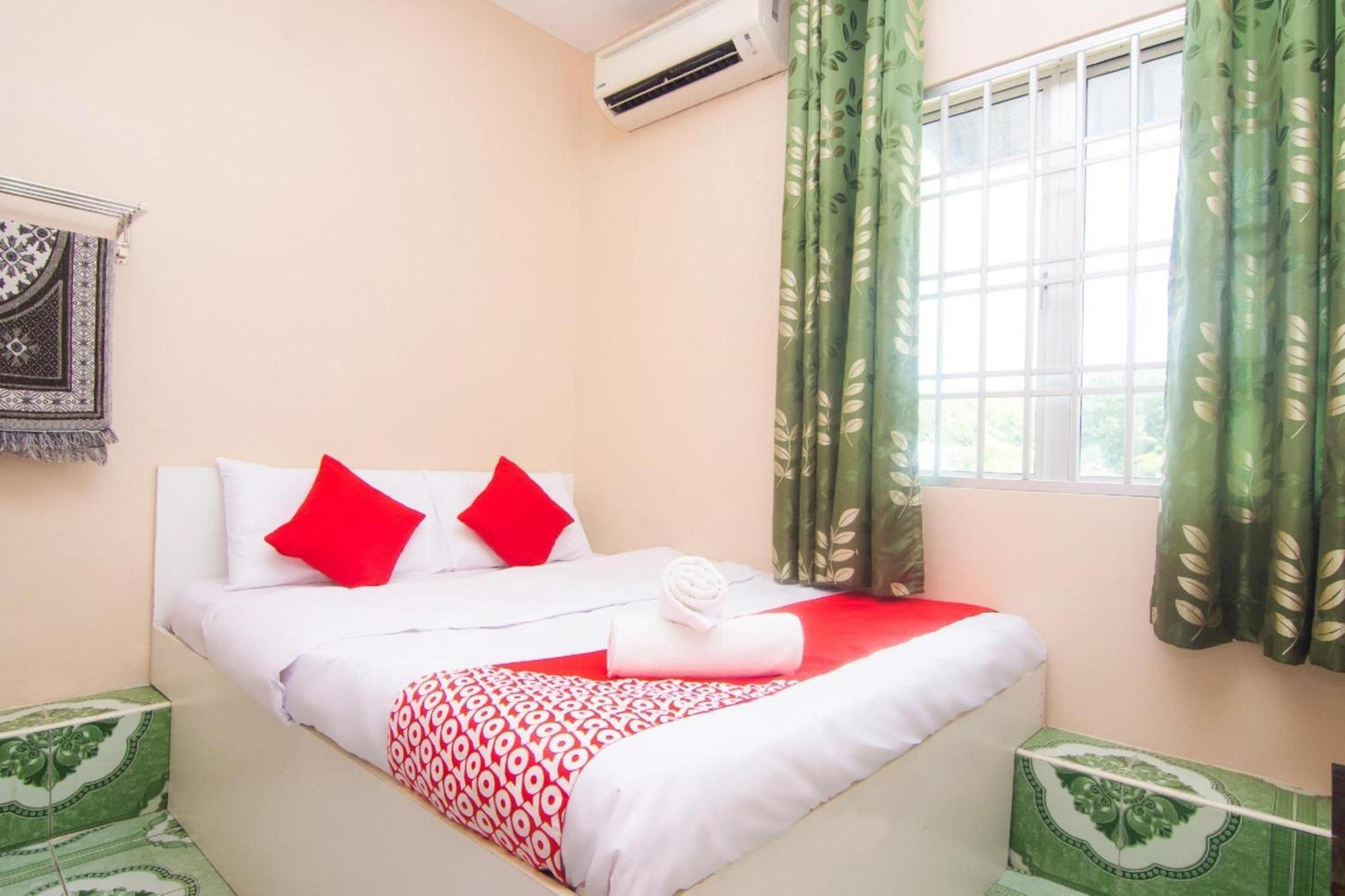 Oyo 1224 Hotel Hajah Rohayah Tanjong Malim Exterior photo