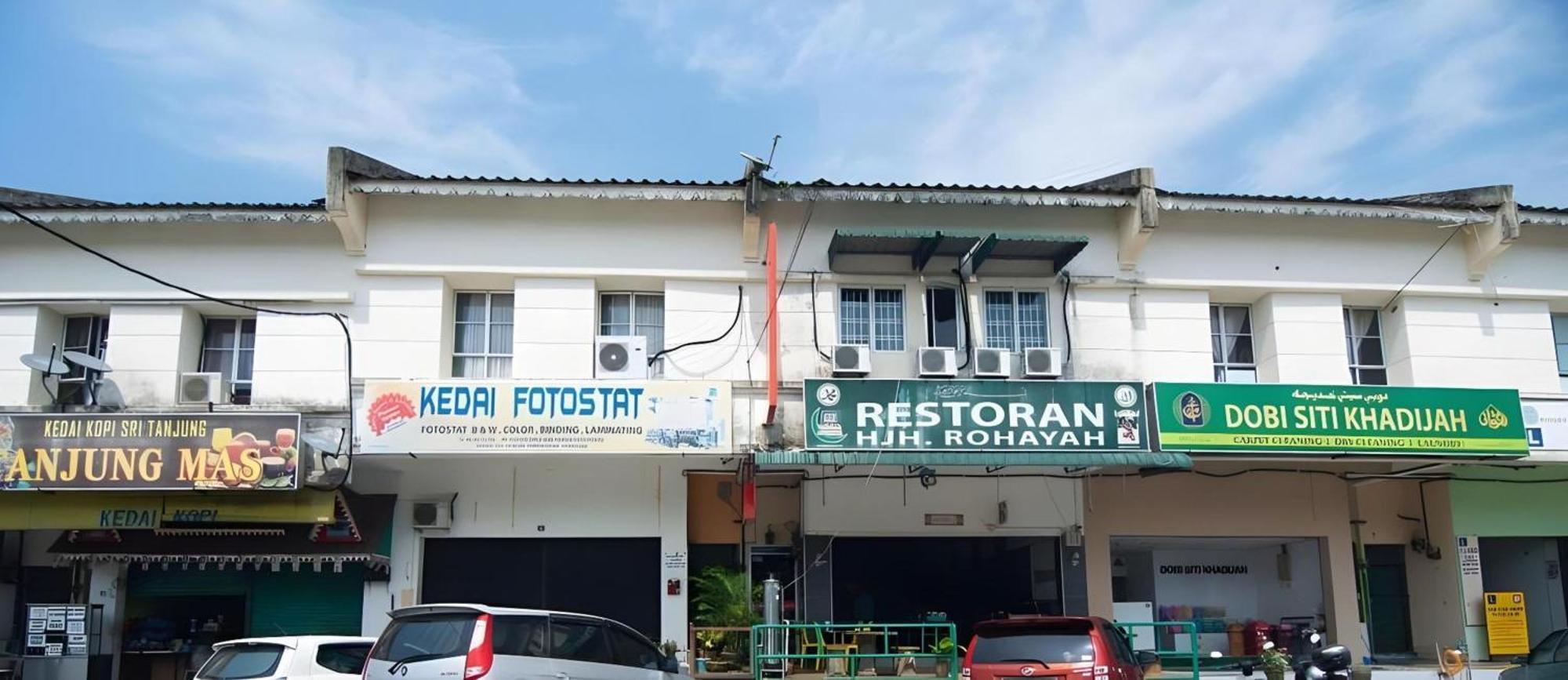 Oyo 1224 Hotel Hajah Rohayah Tanjong Malim Exterior photo