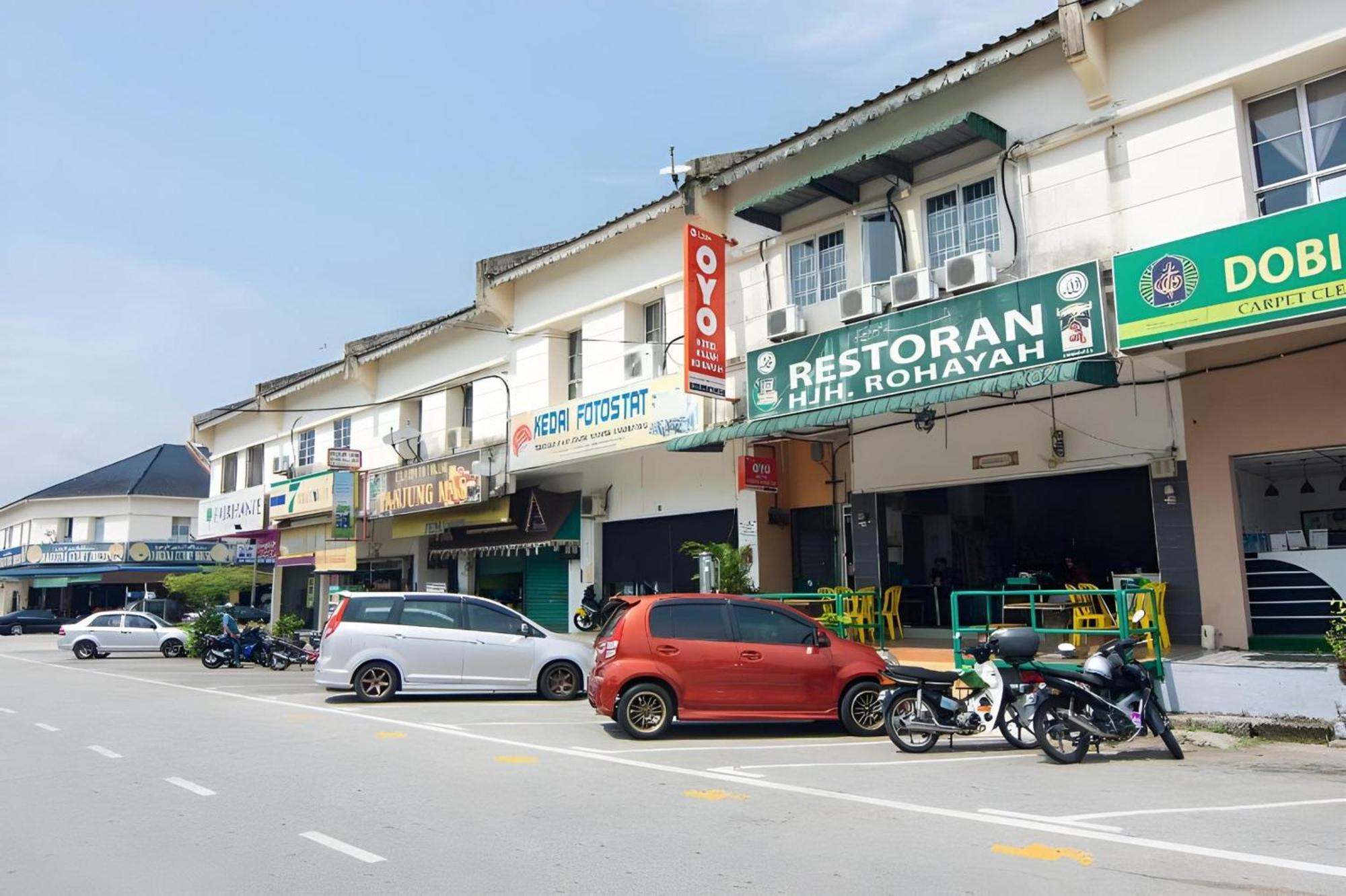 Oyo 1224 Hotel Hajah Rohayah Tanjong Malim Exterior photo